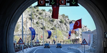 30-dakikalik-yol-15-dakikaya-dustu-corum-lacin-yolu-ve-kirkdilim-tunelleri-hizmete-acildi-zOnttKbl.jpg