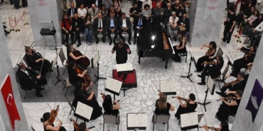 afyonkarahisar-klasik-muzik-festivali-baskademin-genel-sanat-yonetmenliginde-basladi-bozkirda-muzik-keyfi-rNORskG6.jpg