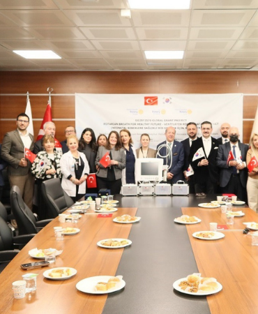 ankarada-yenidoganlara-rotaryen-nefes-milletlerarasi-is-birligiyle-agir-bakima-aygit-dayanagi-LrtgUSIR.png