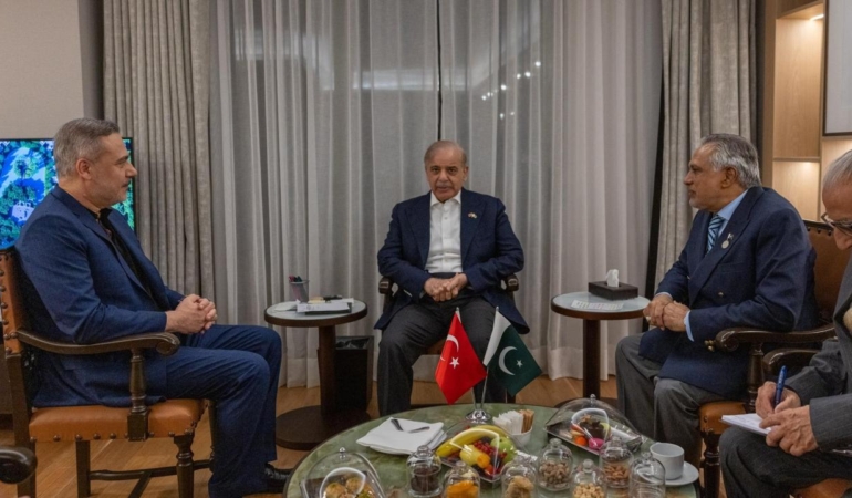 antalyada-surpriz-tepe-bakan-fidan-sahbaz-serifle-gorustu-EjxhbGUp.jpg