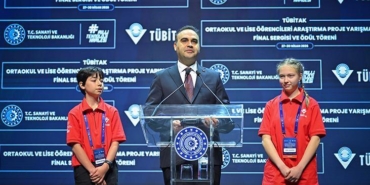 bakan-kacir-cesur-merakli-ve-ozguveni-yuksek-bir-nesil-yetisiyor-RBIaqcBV.jpg