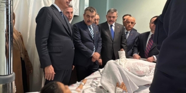 bakanlar-kahramanmarastaki-silahli-hucumda-yaralananlari-ziyaret-etti-Ov2ZFEPJ.jpg