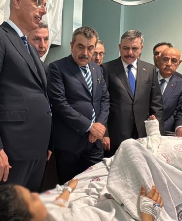 bakanlar-kahramanmarastaki-silahli-hucumda-yaralananlari-ziyaret-etti-Ov2ZFEPJ.jpg