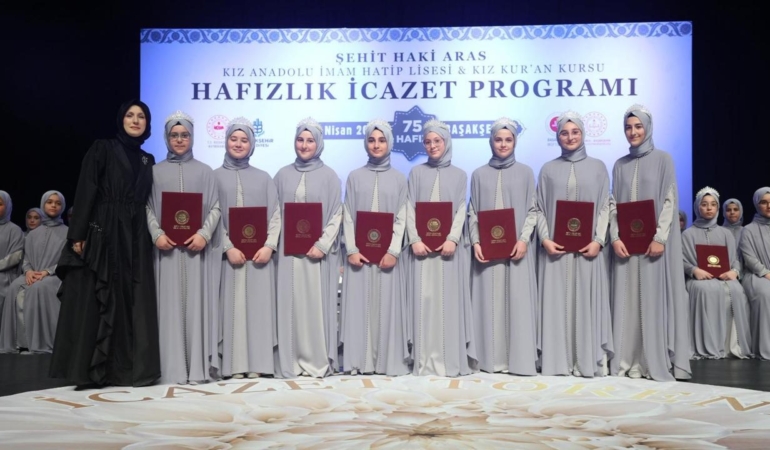 basaksehirde-75-hafiz-torenle-icazetlerini-aldi-HdF4f1Kj.jpg
