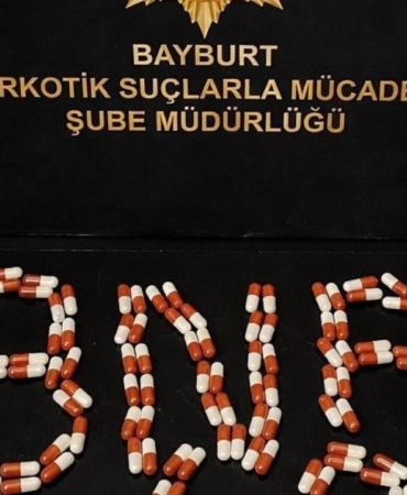 bayburtta-zehir-operasyonu-suphelinin-uzerinden-uyusturucu-hap-ve-bonzai-cikti-8QWE1JbA.jpg