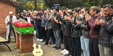 cenaze-toreninde-duygusal-anlar-sarkici-riza-tamer-son-yolculuguna-ugurlandi-2avPDvET.jpg