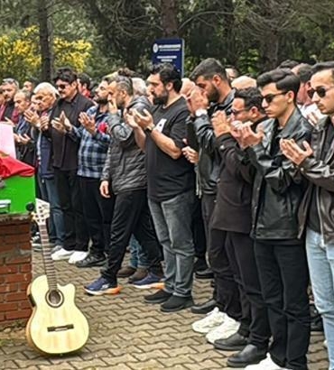 cenaze-toreninde-duygusal-anlar-sarkici-riza-tamer-son-yolculuguna-ugurlandi-2avPDvET.jpg