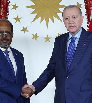 cumhurbaskani-erdogan-somali-cumhurbaskani-mahmud-ile-gorustu-YXdEtcYj.jpg