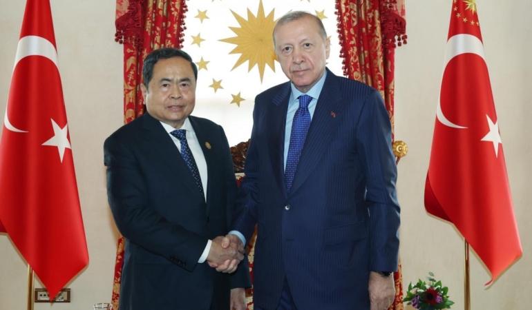 cumhurbaskani-erdogan-vietnam-meclis-baskani-thanh-mani-kabul-etti-pxUMMN4b.jpg