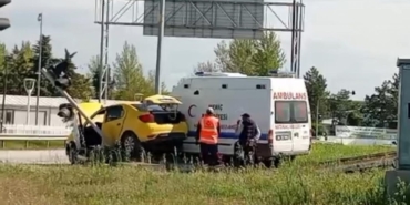 edirnede-ambulans-ile-taksi-carpisti-yaralilar-var-7dXfxM6r.jpg