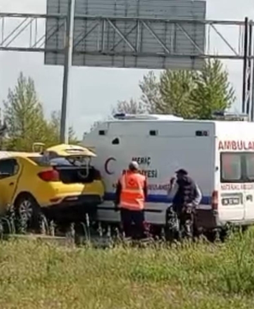 edirnede-ambulans-ile-taksi-carpisti-yaralilar-var-7dXfxM6r.jpg