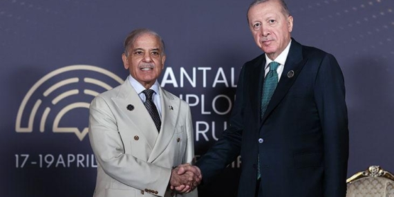 erdogan-pakistan-basbakani-ile-gorustu-avpl2Q6p.jpg