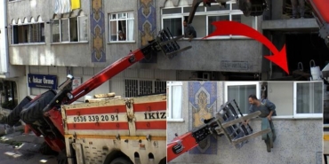 faciadan-kil-payi-kurtuldular-gungorende-is-makinesi-dehseti-onune-ne-kattiysa-ezdi-dE2qBxQB.jpg