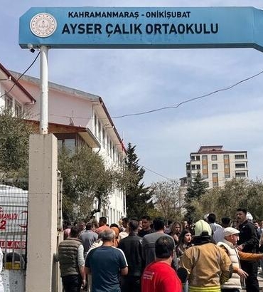 kahramanmarastaki-okul-saldirisinda-sok-detaylar-ogrenciler-siralari-devirip-siper-yapmis-qJPHZX52.jpg