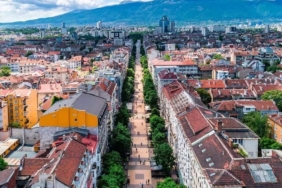 komsu-ulke-secimden-cikamiyor-artik-halk-biktigi-icin-oy-vermeye-bile-gitmiyor-W9ulPXat.jpg