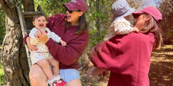 leyla-yazin-keyfi-yerinde-gizem-karaca-ve-minik-kizindan-ic-isitan-kareler-I9H4s5UE.jpg