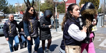 masaj-salonu-gorunumlu-fuhus-operasyonu-23-kadin-kurtarildi-para-ve-altin-ele-gecirildi-B3BTGpUm.jpg
