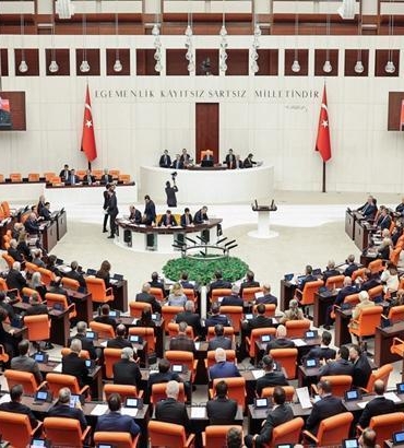 mecliste-dogum-musaadesi-ve-sanal-medya-duzenlemesi-teklifinin-3-hususu-daha-kabul-edildi-67s9F4y4.jpg