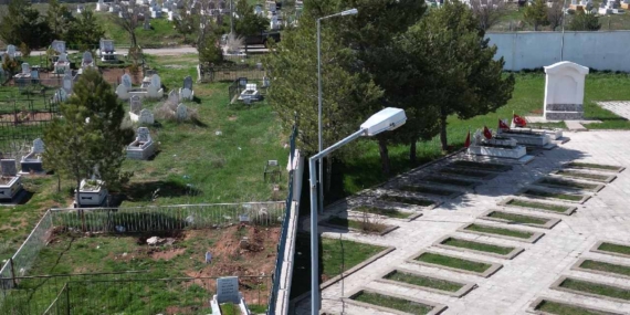 mezarlikta-saskina-ceviren-gercek-pusulayla-ortaya-cikti-sehitlerin-kiblesi-farkli-sivillerinki-farkli-farkli-kVapcdRs.jpg