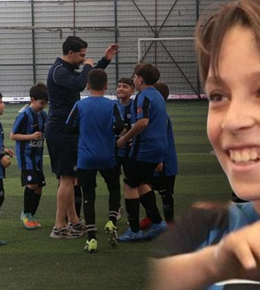 okul-saldirisinda-hayatini-kaybeden-bayramin-antrenman-gunuydu-futbol-okulunda-sessizlik-ve-huzun-hakim-FueW5Wrh.jpg