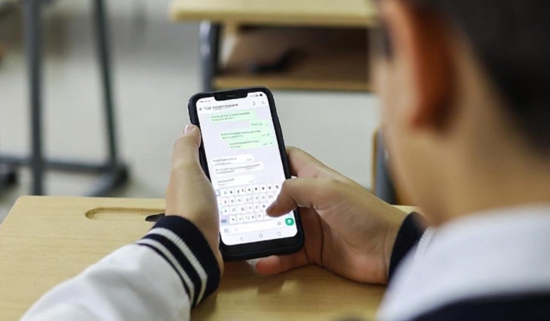 ortaokul-ogrencisinin-whatsapptan-gonderdigi-skandal-ses-kaydi-62Kks4q8.jpg