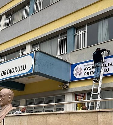 saldiri-sonrasi-yeni-karar-ayser-calik-ortaokulunun-tabelasi-yeni-binaya-asildi-2UVFL3PZ.jpg