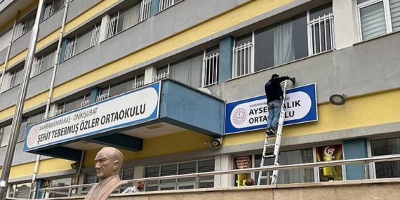 saldiri-sonrasi-yeni-karar-ayser-calik-ortaokulunun-tabelasi-yeni-binaya-asildi-2UVFL3PZ.jpg