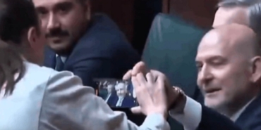 suleyman-soylu-gulistan-dokunun-adini-duyunca-kadin-gazeteciye-saldirdi-Pdz9UQg8.jpg