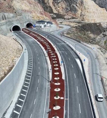 yeni-otoyol-ve-tunel-yarin-hizmete-giriyor-yol-muddeti-15-dakikaya-dusecek-ZE9UWbh9.jpg