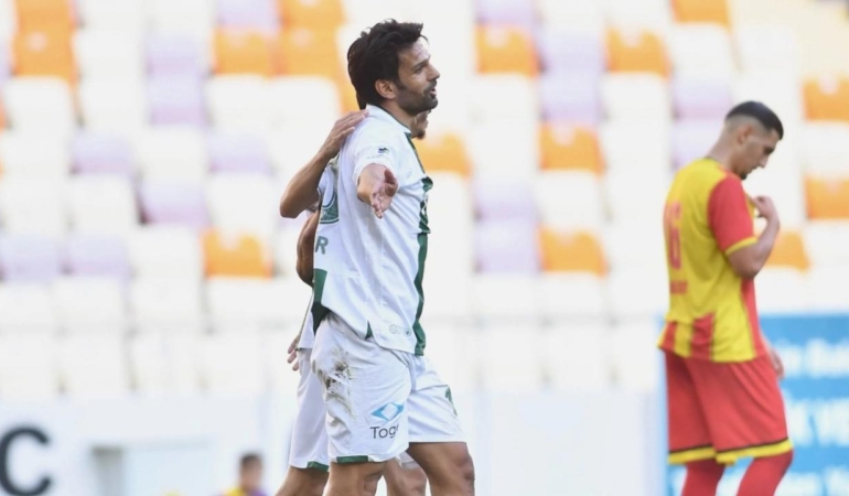 1-lige-cikan-bursaspor-takim-kaptaniyla-yollarini-ayirdi-UDtQ2ELN.jpg