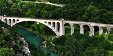120-yil-once-yapildi-yikildi-yeniden-ayaga-kalkti-bu-tas-kopru-h-l-tren-tasiyor-WDphmjwT.jpg