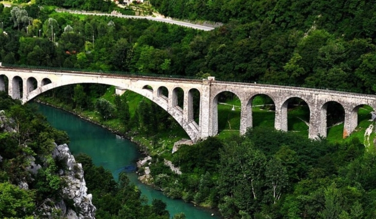 120-yil-once-yapildi-yikildi-yeniden-ayaga-kalkti-bu-tas-kopru-h-l-tren-tasiyor-WDphmjwT.jpg