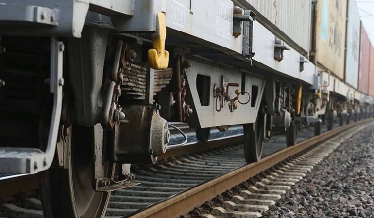 2-baskenti-birbirine-baglayan-yeni-tren-on-yildan-fazla-bir-sure-sonra-geri-donuyor-xkuPivPD.jpg