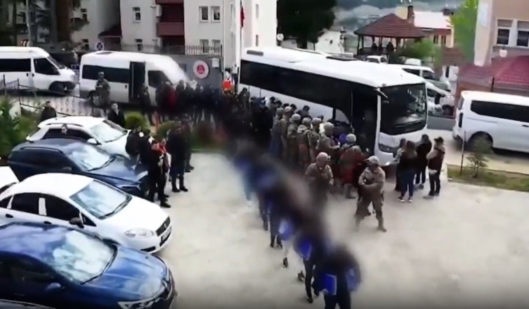 22-vilayette-polis-harekete-gecti-cok-sayida-kisi-tutuklandi-lYTkDJkU.jpg