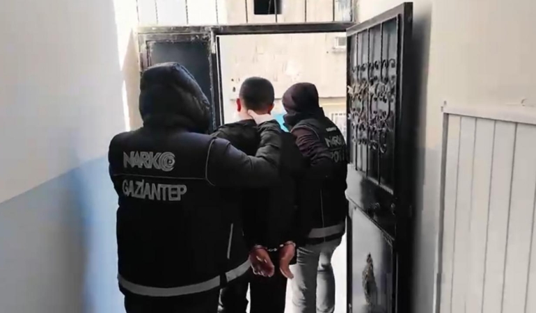 293-milyonluk-kara-para-agi-cokertildi-es-zamanli-operasyon-baslatildi-9dDZfzmG.jpg