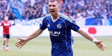 40-yasindaki-dzeko-yeniden-imzayi-atiyor-futbol-benim-hayatim-fiPUalHH.jpg