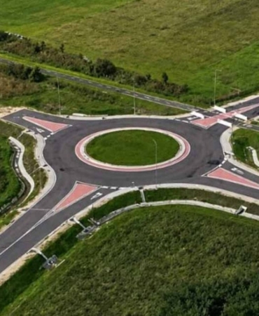 ab-paralariyla-jilet-uzere-kavsak-yaptilar-lakin-bu-kavsaga-baglanan-tek-bir-yol-bile-Ua3aBJLY.jpg