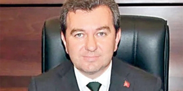 akpli-eski-baskan-mudurune-silah-cekti-WngnClEr.jpg