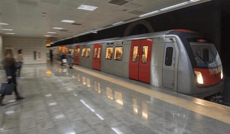 ankarada-metro-seferleri-durduruldu-AIeh8h4z.jpg