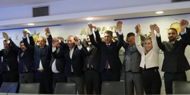antalyada-siyasi-dengeler-degisti-5-meclis-uyesi-ak-parti-saflarina-katildi-f8frwG3v.jpg