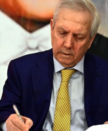 aziz-yildirimdan-forvet-ve-teknik-direktor-aciklamasi-ilk-defa-tarih-verdi-fJFiBPS5.jpg