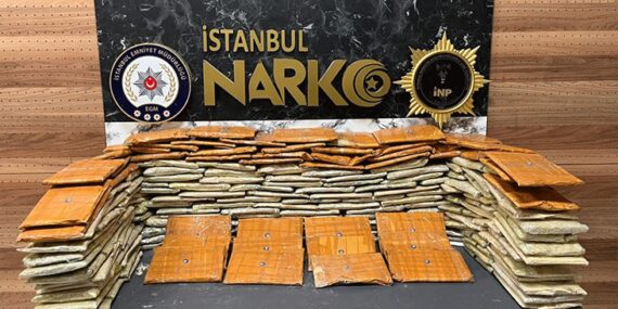 bagcilarda-kamyonette-925-kilo-eroin-ele-gecirildi-kamyonetteki-dus-malzemelerinin-icinden-cikanlar-soke-etti-UIAjmwA6.jpg