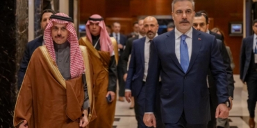 bakan-fidan-suudi-mevkidasi-prens-faysal-ile-gorustu-4p48BqZc.jpg