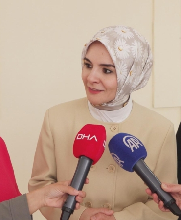 bakan-goktastan-istanbulda-huzurevine-anneler-gunu-ziyareti-LImZYHXi.jpg