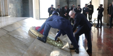 bakan-guler-oyak-yonetim-kurulu-uyeleri-ile-anitkabiri-ziyaret-etti-e5Pr2x8Q.jpg