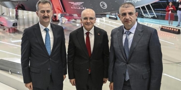 bakan-simsek-saha-2026yi-ziyaret-etti-savunma-endustrisini-gelecekte-endustride-donusumun-motoru-olarak-goruyoruz-RRJjiSpl.jpg