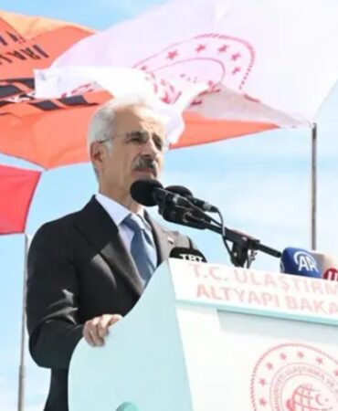 bakan-uraloglu-acikladi-seyahat-suresi-3-saat-40-dakikadan-1-saat-35-dakikaya-dusucek-YVA24eX5.jpg