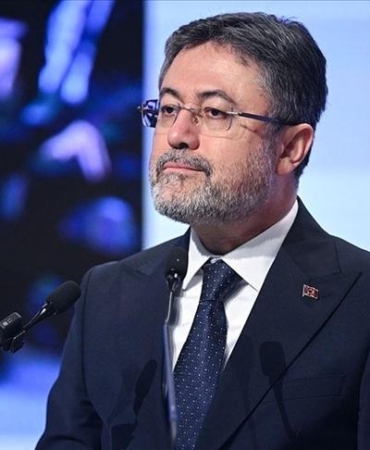 bakan-yumakli-onumuze-yeni-ve-daha-buyuk-hedefler-koyuyoruz-O1XcJyGf.jpg