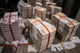 bankalarda-mevduat-tekrar-yukselise-gecti-toplam-hacim-304-trilyon-lirayi-asti-RepA9ETO.jpg