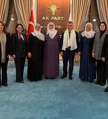 baris-annelerinden-ak-partiye-ziyaret-tm4spPkc.jpg